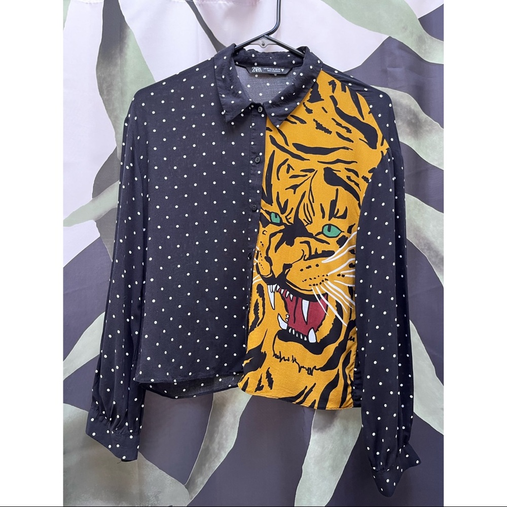 Zara graphic print button down top, size S